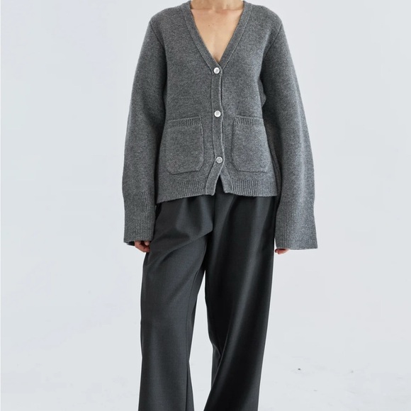 Almina Concept V-neck Cardigan - Picture 8 of 8